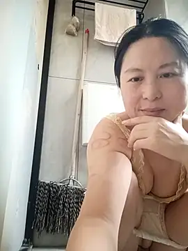 chengcheng12 online show from 10/14/25, 12:44