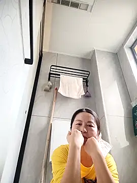 chengcheng12 online show from 10/18/25, 01:52