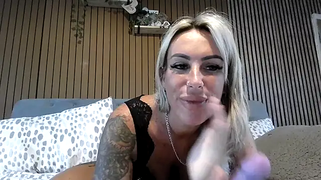 poppyinga1 online show from 06/17/26, 05:10