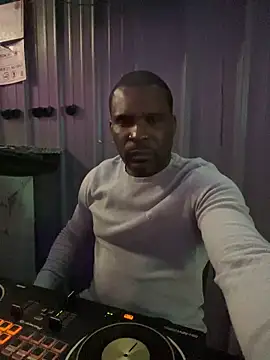 Snapshot of Sooperior chatting on 02/16/26, 12:29 Sooperior online show from 02/16/26, 12:29