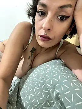 Snapshot of Piggiteablacktea chatting on 09/24/25, 08:01 Piggiteablacktea online show from 09/24/25, 08:01