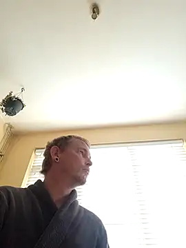 Snapshot of piercingpik chatting on 10/05/25, 02:48 piercingpik online show from 10/05/25, 02:48