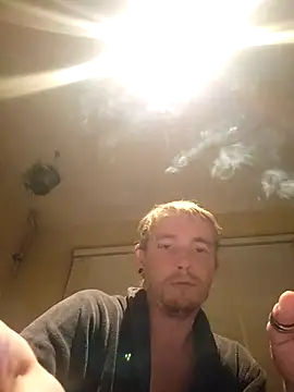 Snapshot of piercingpik chatting on 11/23/25, 09:14 piercingpik online show from 11/23/25, 09:14