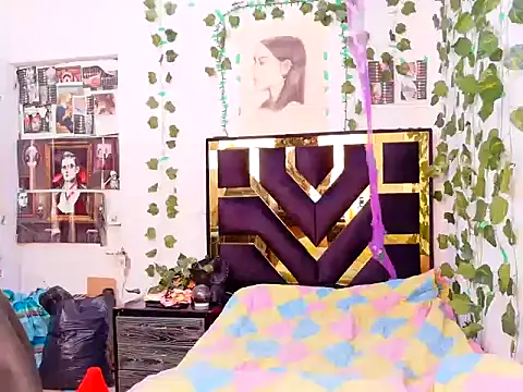 lucywhite13 online show from 10/04/25, 06:50