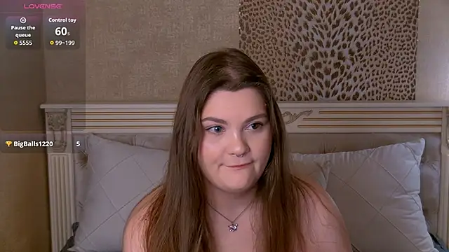 Snapshot of EmilyHyde chatting on 09/30/25, 08:36 EmilyHyde online show from 09/30/25, 08:36