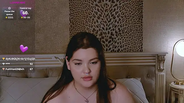 Snapshot of EmilyHyde chatting on 10/22/25, 03:07 EmilyHyde online show from 10/22/25, 03:07