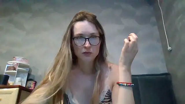 Snapshot of Jugira chatting on 11/22/25, 11:15 Jugira online show from 11/22/25, 11:15