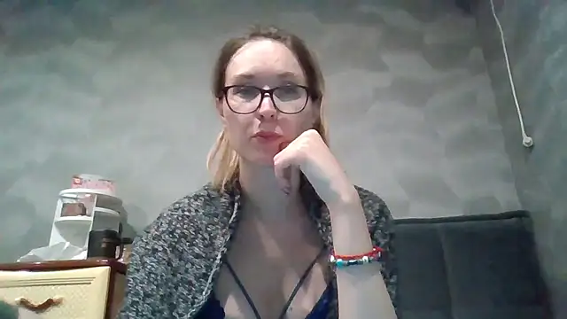 Snapshot of Jugira chatting on 11/27/25, 11:51 Jugira online show from 11/27/25, 11:51