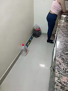 Pihu Chopra online show from 12/16/25, 02:38