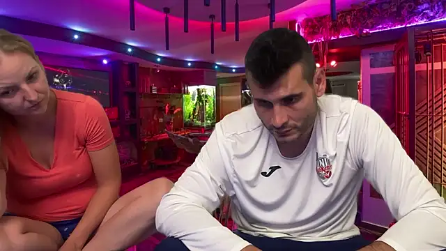 Snapshot of hornycouplefuck12 chatting on 10/16/25, 09:38 hornycouplefuck12 online show from 10/16/25, 09:38