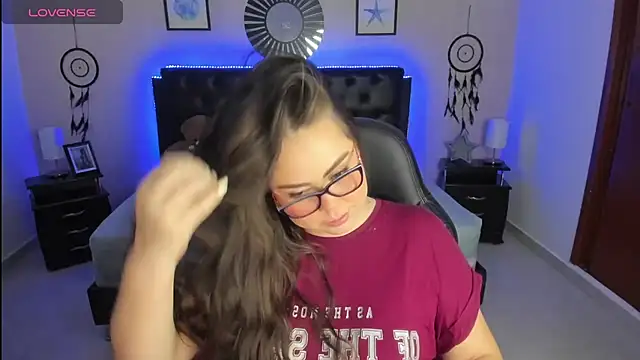 LolaVillalobos online show from 09/11/25, 12:16