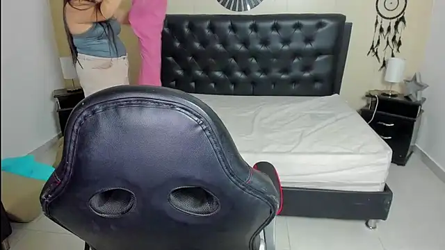 LolaVillalobos online show from 10/11/25, 12:58