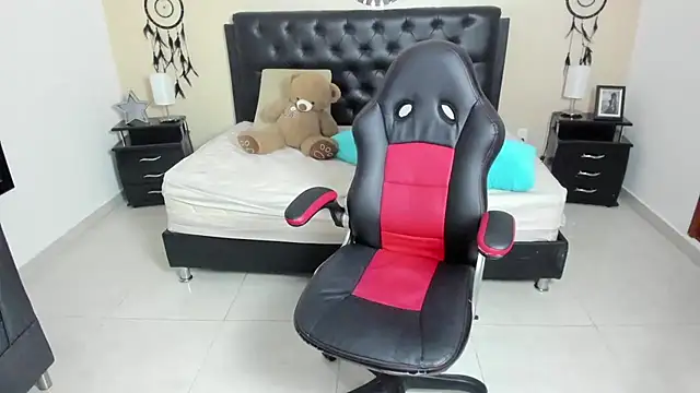 LolaVillalobos online show from 02/25/26, 12:04