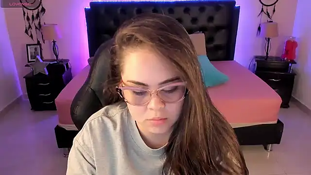 LolaVillalobos online show from 06/04/26, 03:18