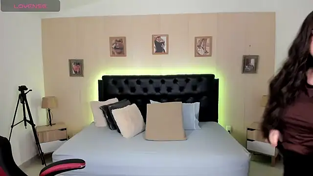 LolaVillalobos online show from 07/11/26, 12:30