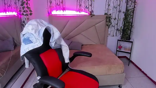 Snapshot of anna_moon11 chatting on 02/15/26, 04:53 anna moon11 online show from 02/15/26, 04:53