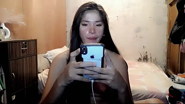 Snapshot of Cutierhyxx chatting on 05/05/26, 01:52 Cutierhyxx online show from 05/05/26, 01:52