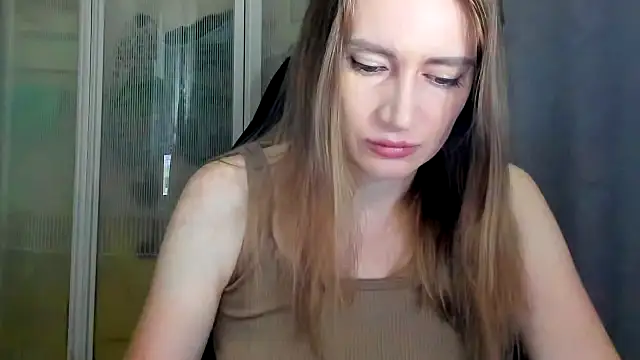 Snapshot of JessFoxxx chatting on 06/03/26, 02:25 JessFoxxx online show from 06/03/26, 02:25