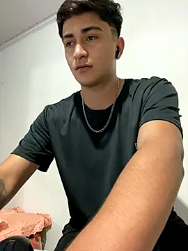 Tavinho067 online show from 10/31/25, 04:13