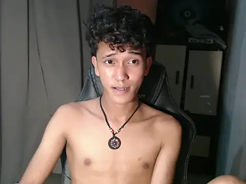 Snapshot of kenbigcockxx chatting on 10/17/25, 11:57 kenbigcockxx online show from 10/17/25, 11:57