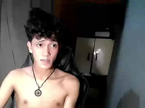 Snapshot of kenbigcockxx chatting on 10/26/25, 07:58 kenbigcockxx online show from 10/26/25, 07:58