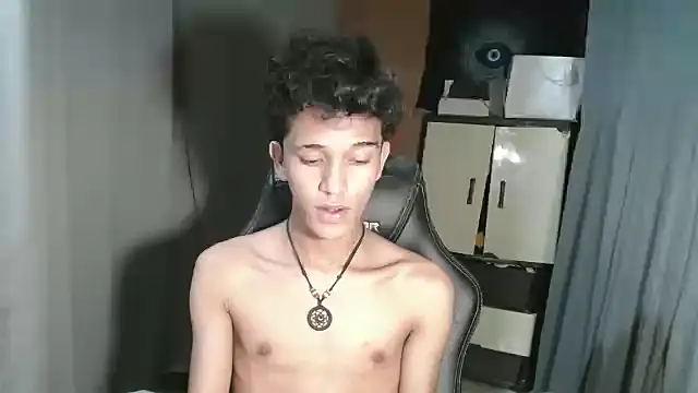 Snapshot of kenbigcockxx chatting on 10/27/25, 06:01 kenbigcockxx online show from 10/27/25, 06:01