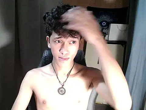 Snapshot of kenbigcockxx chatting on 10/28/25, 03:58 kenbigcockxx online show from 10/28/25, 03:58