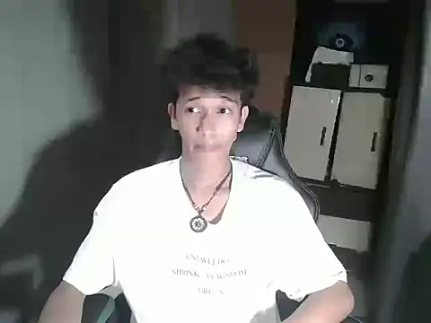 Snapshot of kenbigcockxx chatting on 11/02/25, 10:28 kenbigcockxx online show from 11/02/25, 10:28