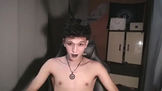 Snapshot of kenbigcockxx chatting on 11/12/25, 04:18 kenbigcockxx online show from 11/12/25, 04:18