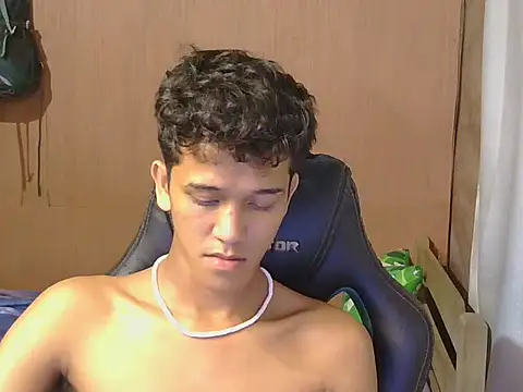 Snapshot of kenbigcockxx chatting on 12/18/25, 01:17 kenbigcockxx online show from 12/18/25, 01:17