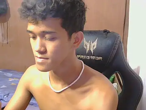 Snapshot of kenbigcockxx chatting on 12/19/25, 01:23 kenbigcockxx online show from 12/19/25, 01:23