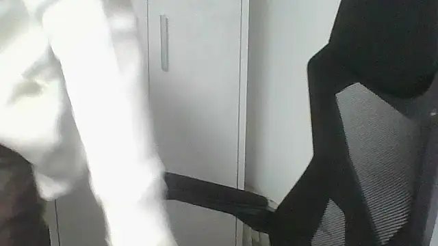 Snapshot of Sensor2000 chatting on 12/16/25, 11:48 Sensor2000 online show from 12/16/25, 11:48