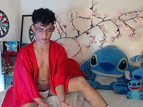 Snapshot of good_boy_in_bed chatting on 12/04/25, 12:36 good boy in bed online show from 12/04/25, 12:36