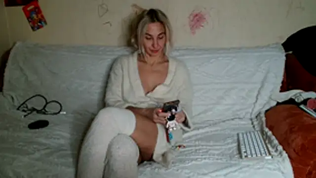 Snapshot of AsyaLulu chatting on 10/28/25, 09:39 AsyaLulu online show from 10/28/25, 09:39