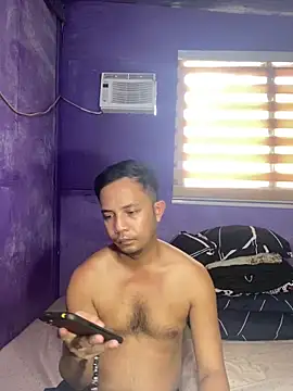 Snapshot of hotcumboi69 chatting on 02/18/26, 07:15 hotcumboi69 online show from 02/18/26, 07:15