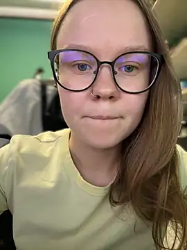 Snapshot of _CherryBloom_ chatting on 09/09/25, 12:59 CherryBloom online show from 09/09/25, 12:59