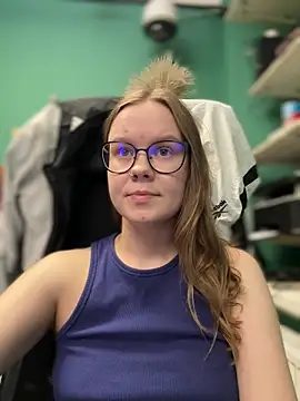 Snapshot of _CherryBloom_ chatting on 09/16/25, 12:28 CherryBloom online show from 09/16/25, 12:28