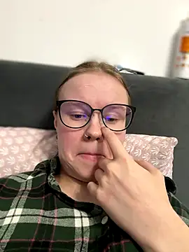 Snapshot of _CherryBloom_ chatting on 09/21/25, 05:36 CherryBloom online show from 09/21/25, 05:36