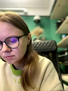 Snapshot of _CherryBloom_ chatting on 09/24/25, 07:44 CherryBloom online show from 09/24/25, 07:44