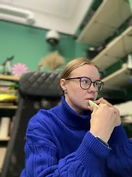 Snapshot of _CherryBloom_ chatting on 09/25/25, 08:29 CherryBloom online show from 09/25/25, 08:29