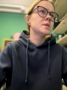 Snapshot of _CherryBloom_ chatting on 09/29/25, 07:51 CherryBloom online show from 09/29/25, 07:51