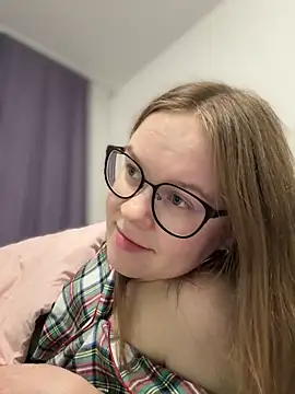 Snapshot of _CherryBloom_ chatting on 09/30/25, 08:25 CherryBloom online show from 09/30/25, 08:25