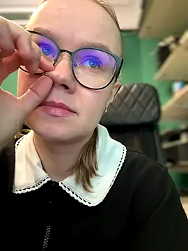 Snapshot of _CherryBloom_ chatting on 10/14/25, 07:20 CherryBloom online show from 10/14/25, 07:20