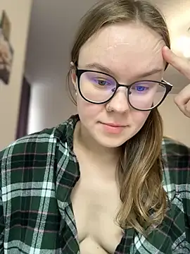 Snapshot of _CherryBloom_ chatting on 10/21/25, 11:22 CherryBloom online show from 10/21/25, 11:22