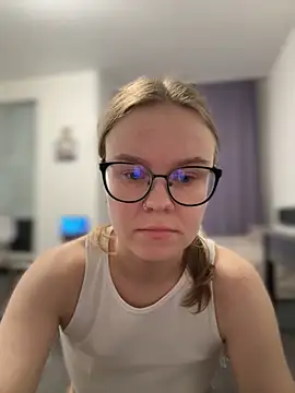 Snapshot of _CherryBloom_ chatting on 10/25/25, 04:02 CherryBloom online show from 10/25/25, 04:02