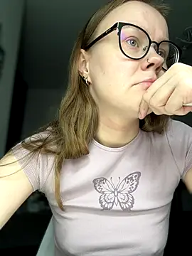 Snapshot of _CherryBloom_ chatting on 10/29/25, 02:19 CherryBloom online show from 10/29/25, 02:19