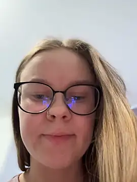 Snapshot of _CherryBloom_ chatting on 02/19/26, 10:11 CherryBloom online show from 02/19/26, 10:11