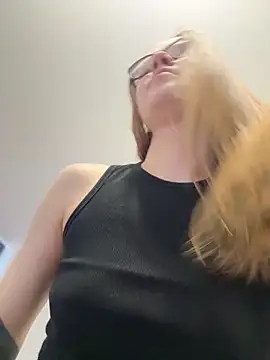 Snapshot of _CherryBloom_ chatting on 02/26/26, 01:32 CherryBloom online show from 02/26/26, 01:32