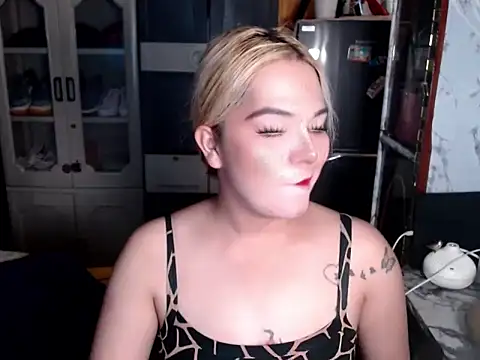 Snapshot of blonditax1111 chatting on 07/18/26, 10:41 blonditax1111 online show from 07/18/26, 10:41
