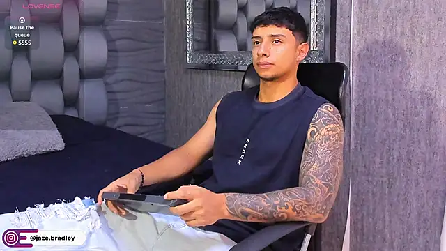 jaze bradley online show from 10/08/25, 11:19